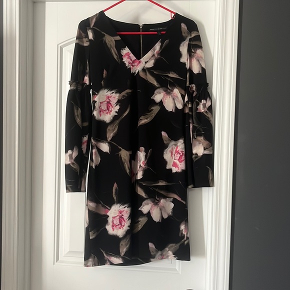 White House Black Market Dresses & Skirts - WHBM DRESS NEW WITHOUT TAG- no rip, smoke or stains. Smoke free 100%